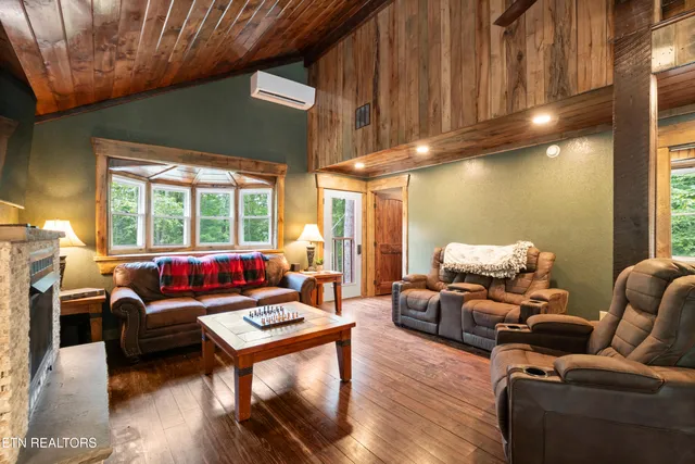 $639,900 | 184 Tecumseh Trail, Speedwell, TN 37870