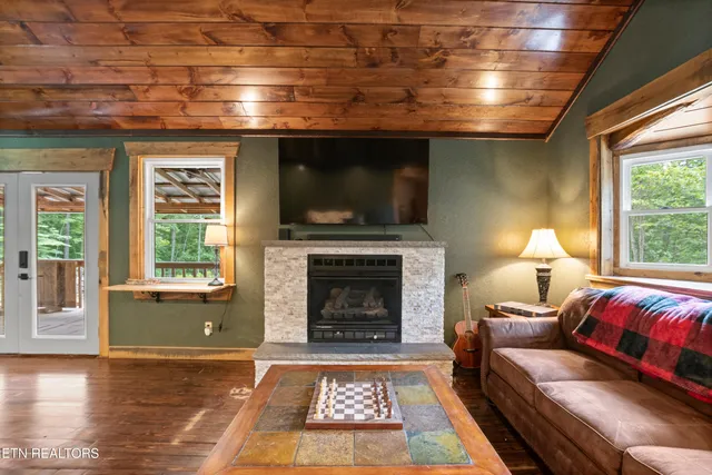 $639,900 | 184 Tecumseh Trail, Speedwell, TN 37870