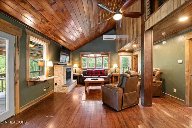 $639,900 | 184 Tecumseh Trail, Speedwell, TN 37870