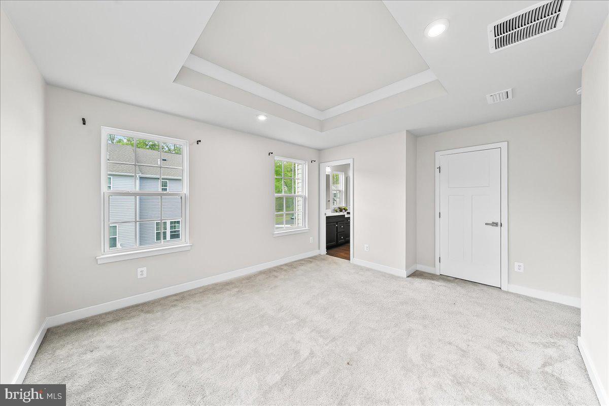 2145 Rivers Drive Newark, DE 19702 - Photo 12 of 30 Spacious room with natural light.