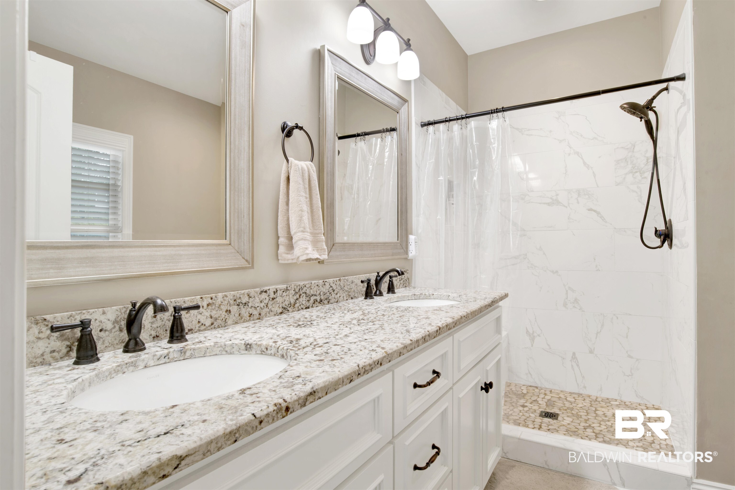 2440 Johnson Road West Mobile, AL 36695 - Photo 31 of 40 Bathroom featuring a shower with curtain and vanity