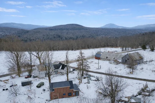 $179,900 | 12 Baraw Road, Lowell, VT 05847