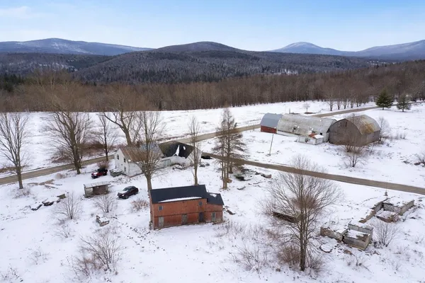 $179,900 | 12 Baraw Road, Lowell, VT 05847