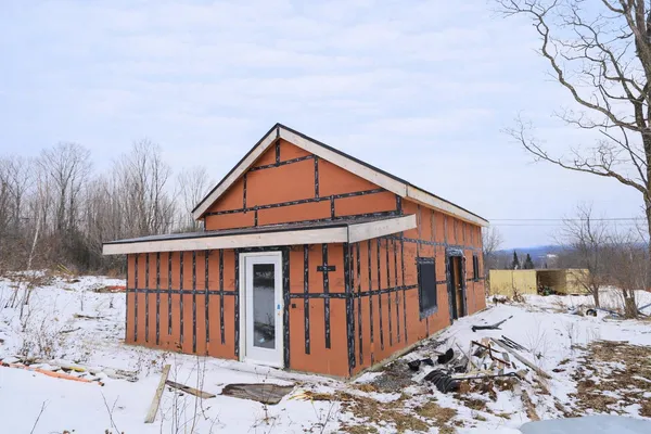 $179,900 | 12 Baraw Road, Lowell, VT 05847