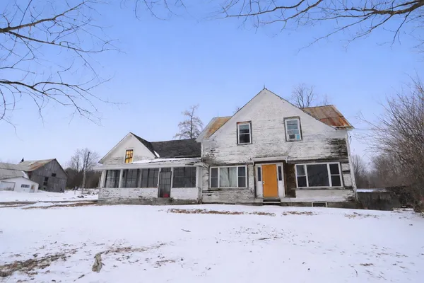 $179,900 | 12 Baraw Road, Lowell, VT 05847