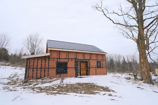 $179,900 | 12 Baraw Road, Lowell, VT 05847