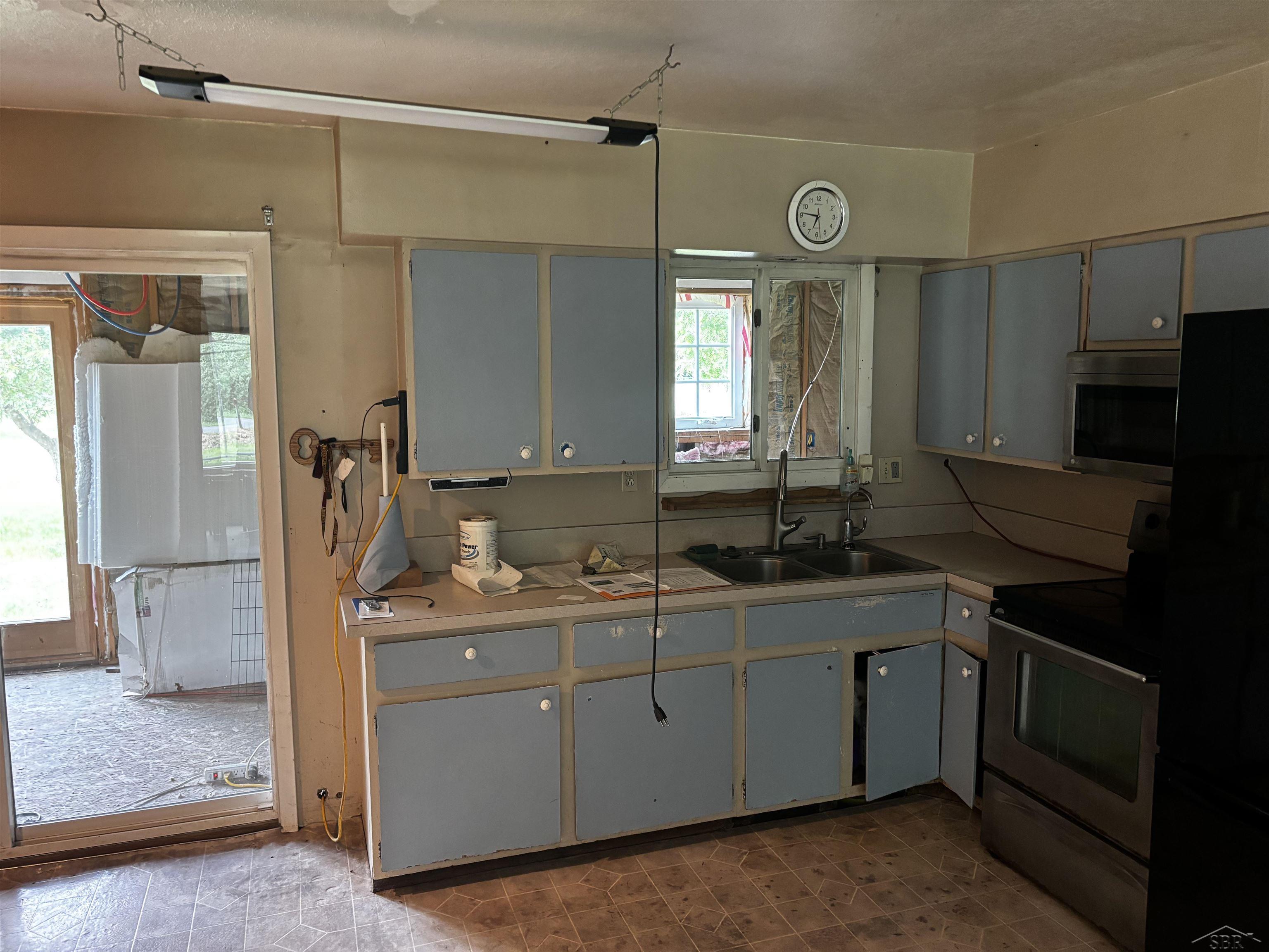 419 East Bradford Road Midland, MI 48640 - Photo 13 of 47