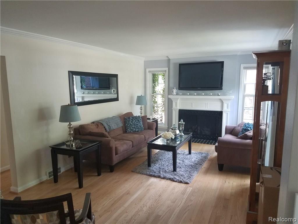 991 Fisher Road Grosse Pointe, MI 48230 - Photo 9 of 27 20170812_143910.jpg