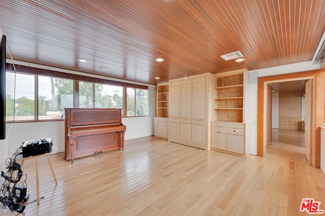 17728 Ridgeway Road Granada Hills, CA 91344 - Photo 19 of 54