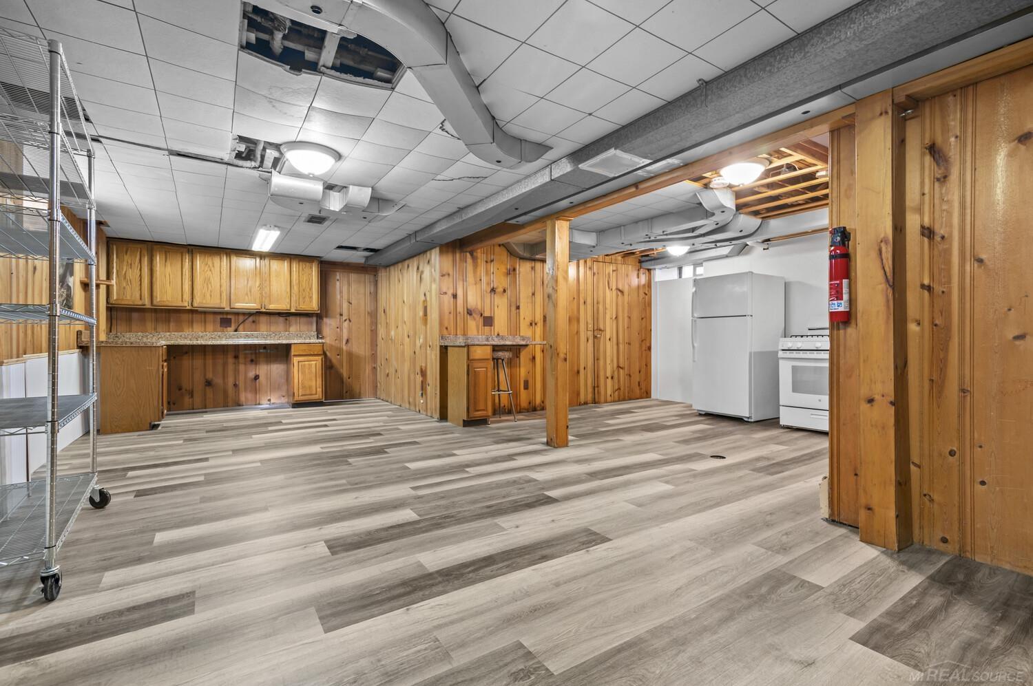 1489 Roslyn Road Grosse Pointe, MI 48236 - Photo 20 of 32 50135751-6e14b8e8-6aad-4e7a-83bc-963fe15a4a1e.JPG