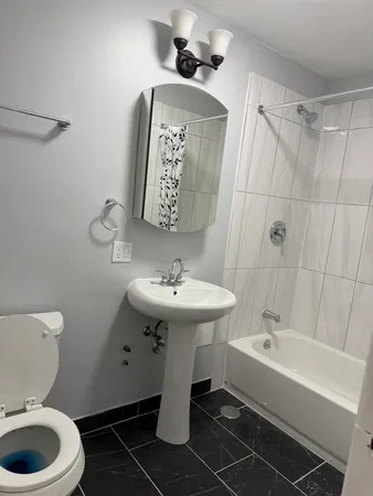 $1,700 | 2801 West Waveland Avenue, Unit 1B, Chicago, IL 60618