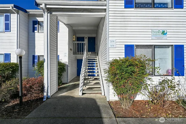 a view of a entrance of the house