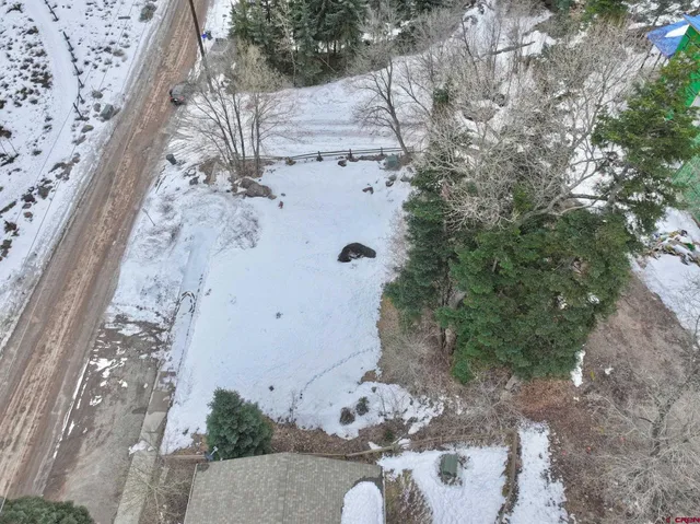 a view of back yard of the house