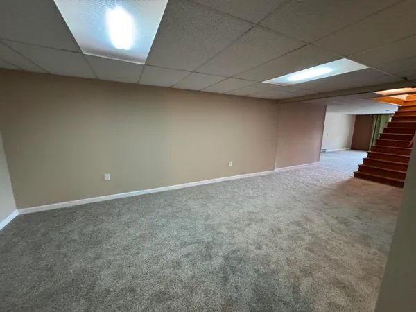 a view of empty room with window