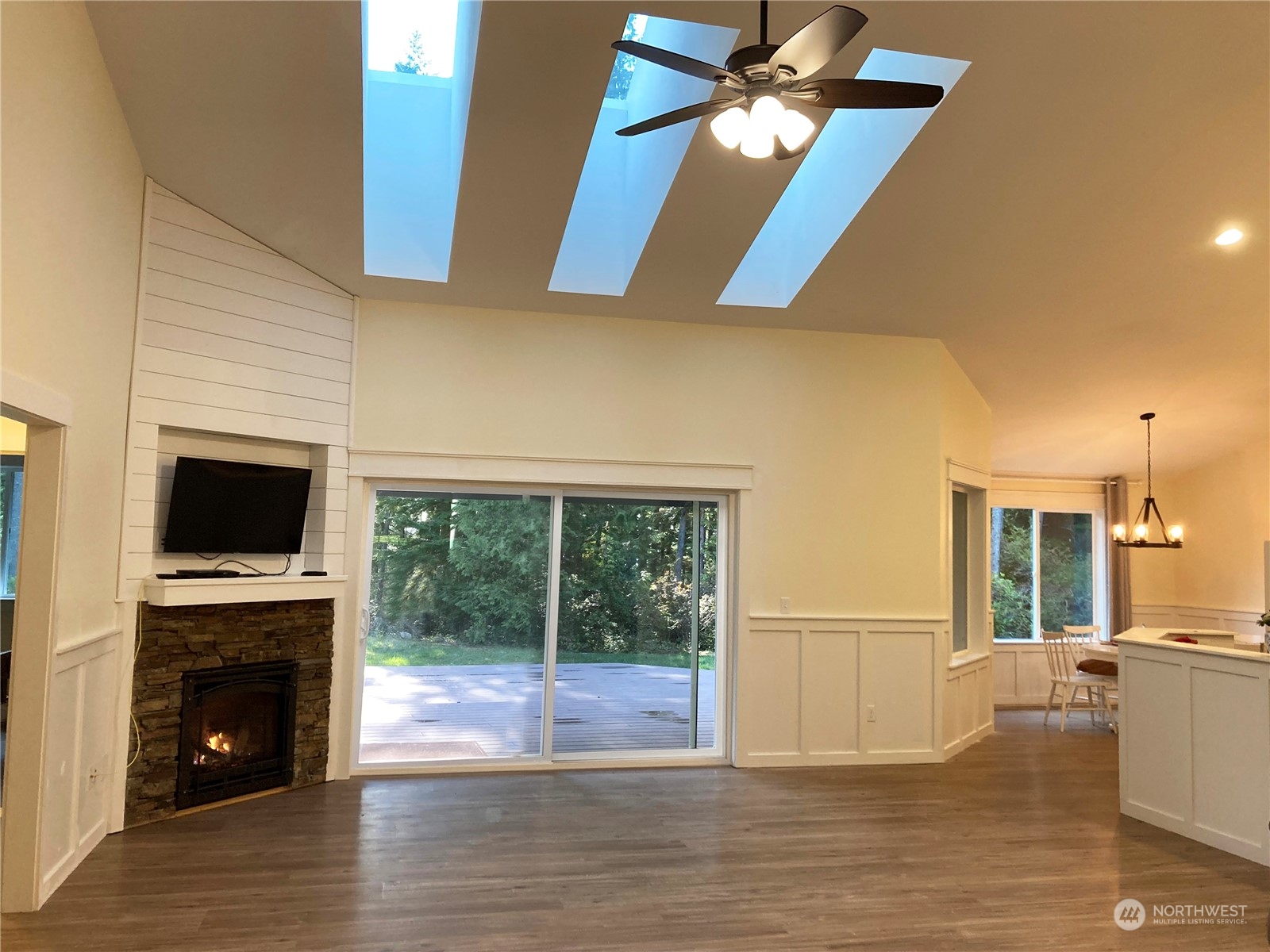 3610 East Log Cabin Road Clinton, WA 98236 - Photo 2 of 33