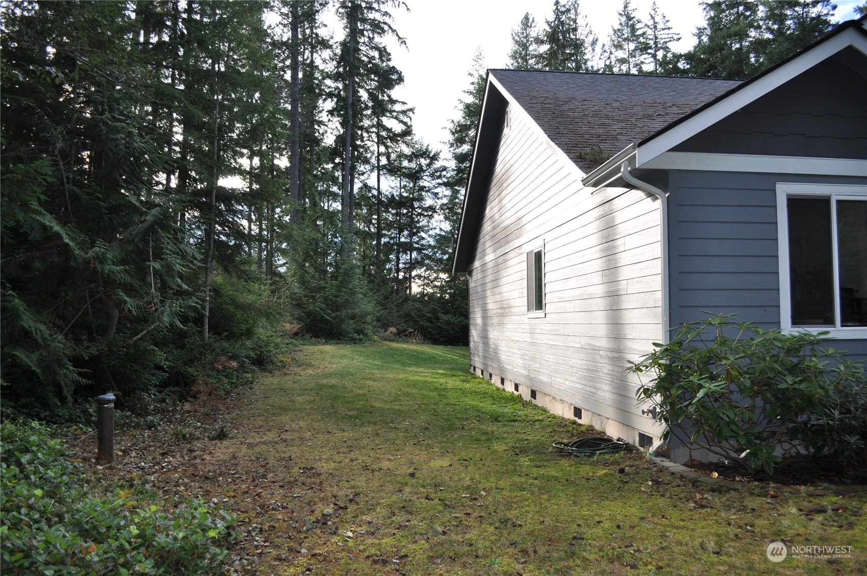 3610 East Log Cabin Road Clinton, WA 98236 - Photo 27 of 33