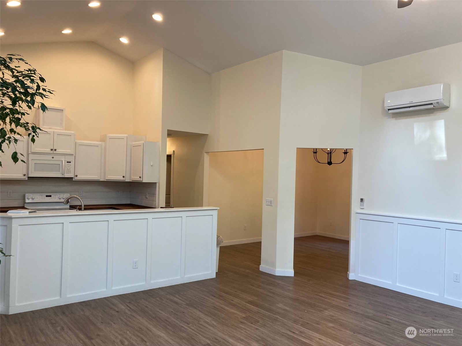 3610 East Log Cabin Road Clinton, WA 98236 - Photo 4 of 33