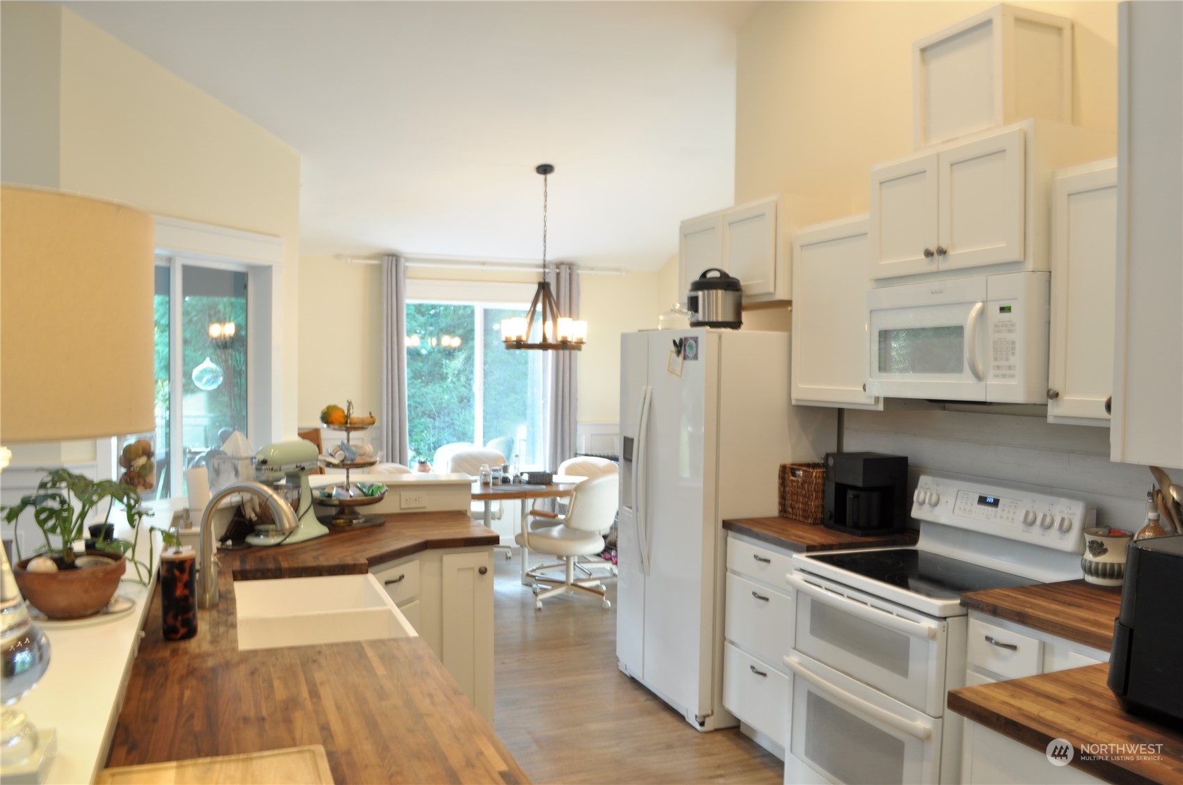 3610 East Log Cabin Road Clinton, WA 98236 - Photo 5 of 33