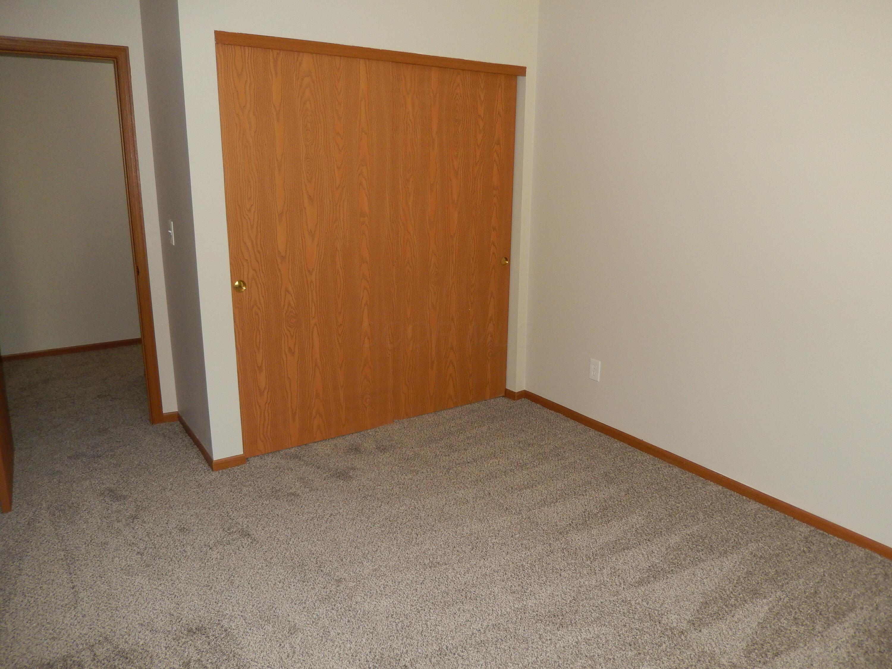 4117 Karl Road, Unit 302 Columbus, OH 43224 - Photo 21 of 33 Bedroom #2 with double closet