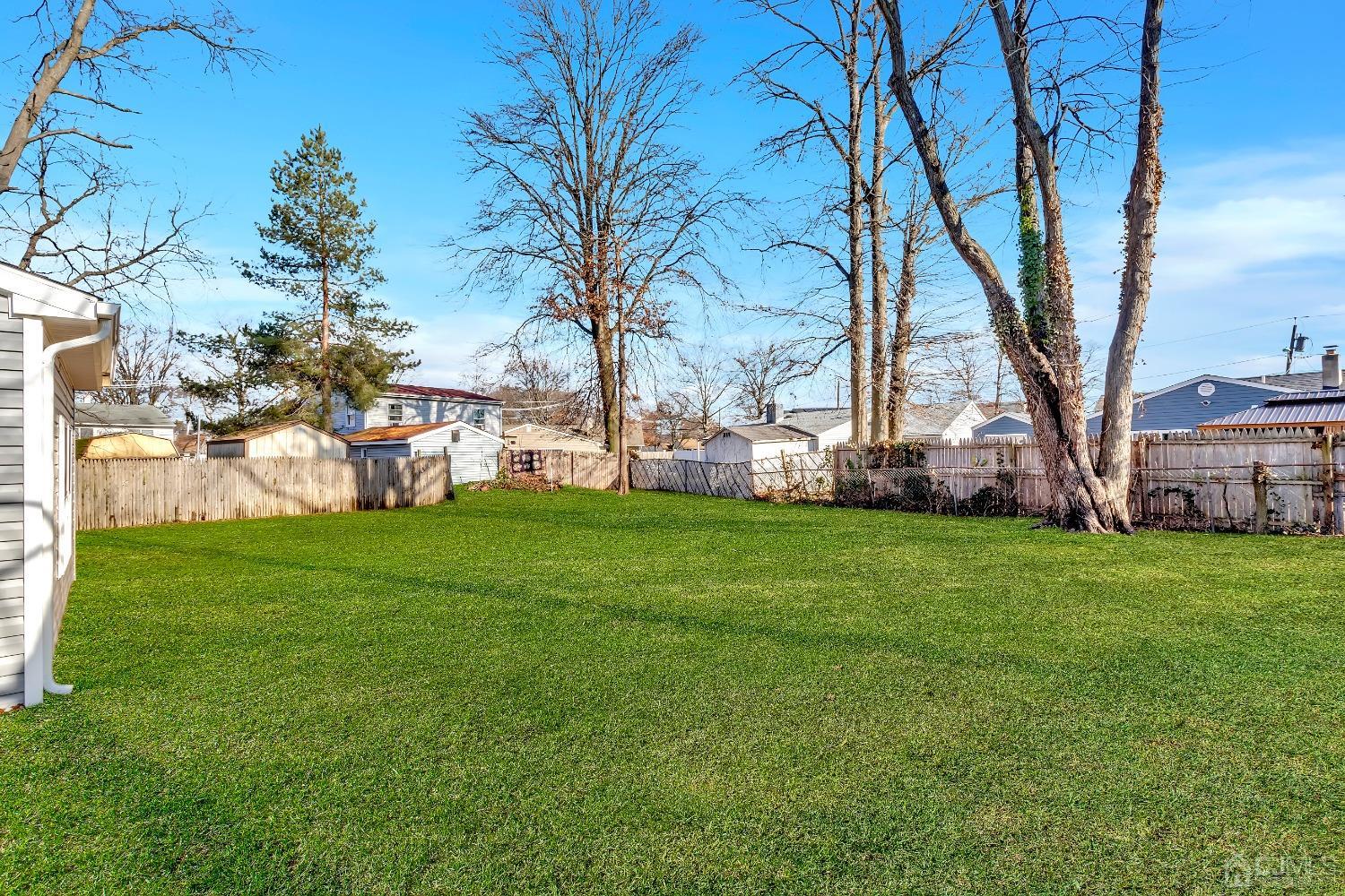 36 Idlewild Road Edison, NJ 08817 - Photo 32 of 34 a backyard of a house with lots of green space