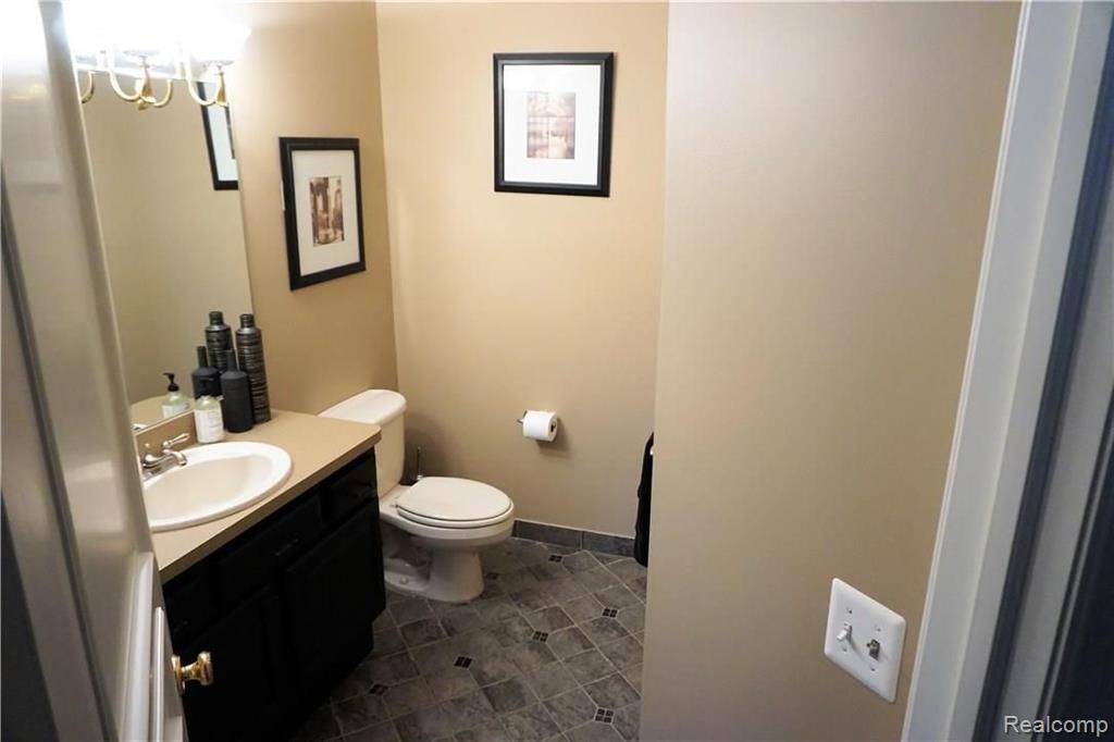 521 Hampton Road Grosse Pointe Woods, MI 48236 - Photo 24 of 48