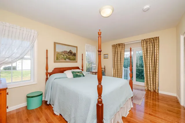 $798,000 | 10 Crescent View Avenue, Cape Elizabeth, ME 04107