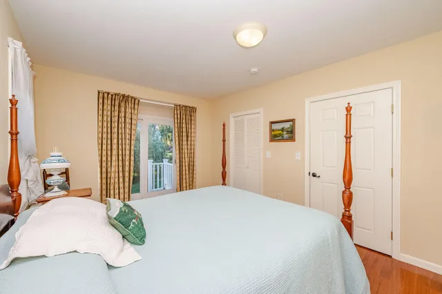 $798,000 | 10 Crescent View Avenue, Cape Elizabeth, ME 04107