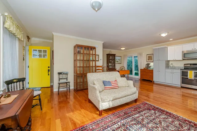 $798,000 | 10 Crescent View Avenue, Cape Elizabeth, ME 04107