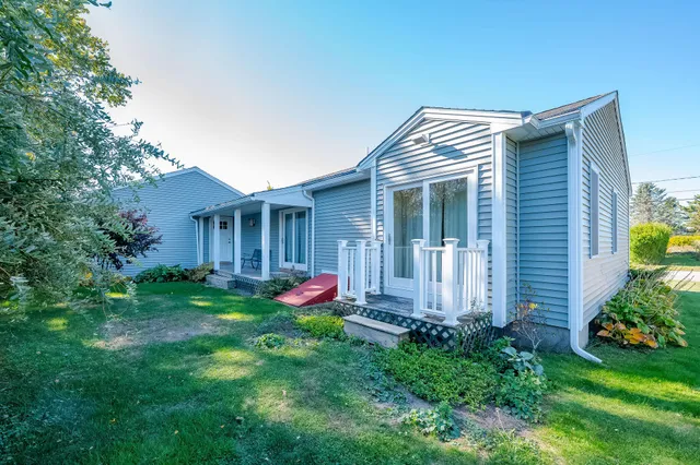 $798,000 | 10 Crescent View Avenue, Cape Elizabeth, ME 04107