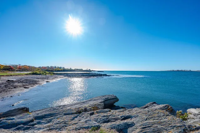 $798,000 | 10 Crescent View Avenue, Cape Elizabeth, ME 04107