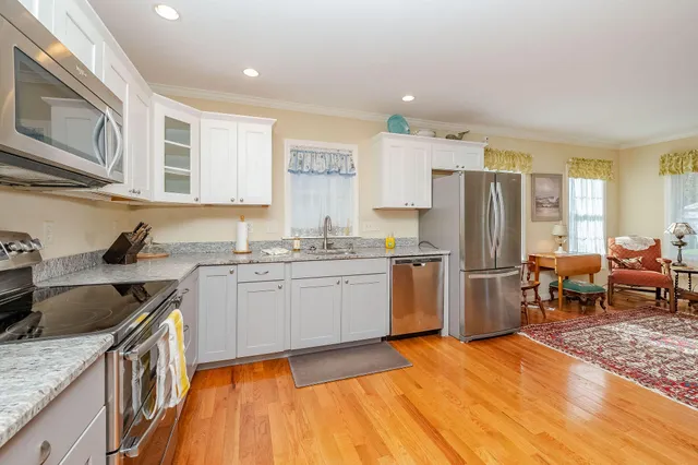 $798,000 | 10 Crescent View Avenue, Cape Elizabeth, ME 04107