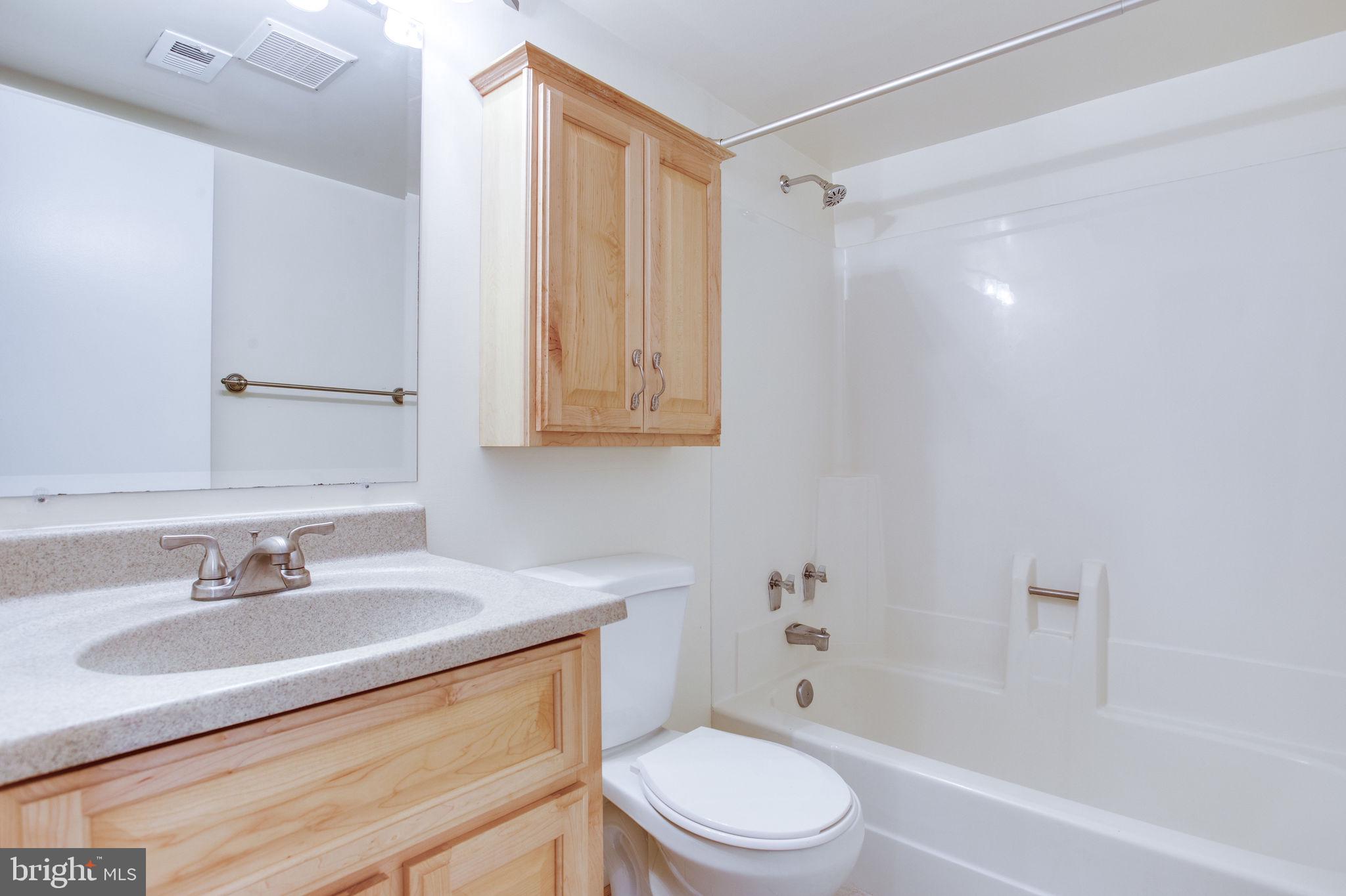11556 Rolling Green Court, Unit 101 Reston, VA 20191 - Photo 22 of 30 Second full bath