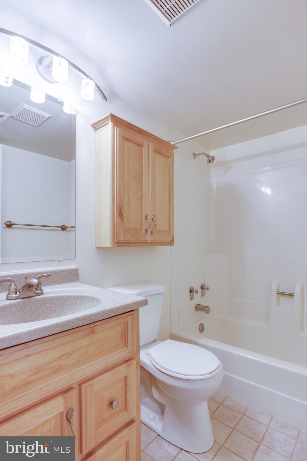 11556 Rolling Green Court, Unit 101 Reston, VA 20191 - Photo 23 of 30 Second full bath