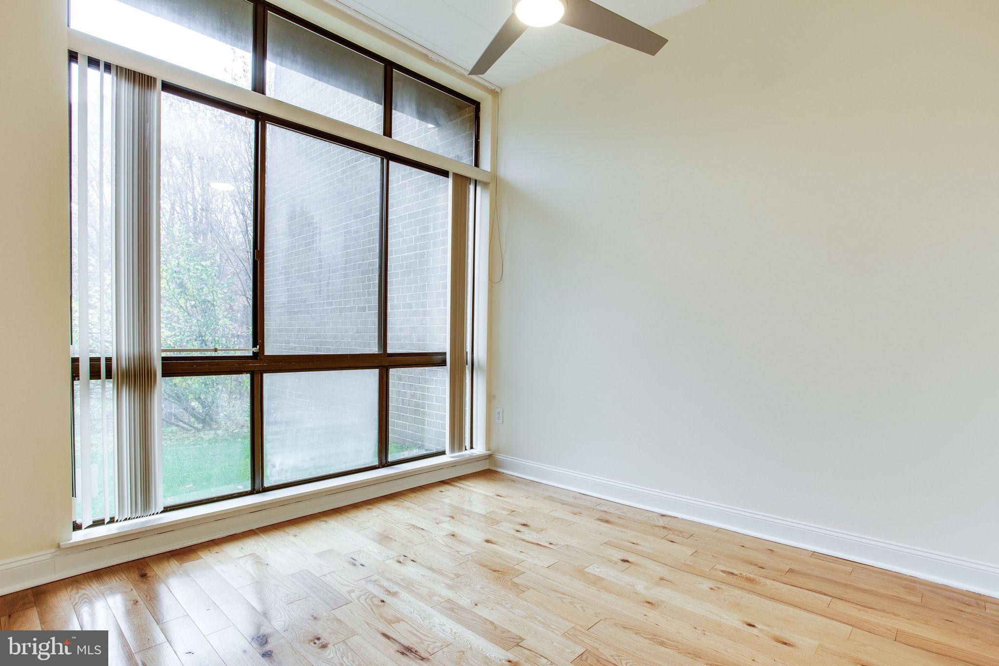 11556 Rolling Green Court, Unit 101 Reston, VA 20191 - Photo 8 of 30 Dining Room with ceiling fan
