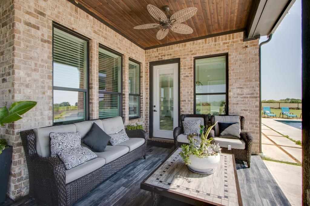 7299 Tom Trail Krum, TX 76249 - Photo 29 of 34 a living room with furniture and a potted plant