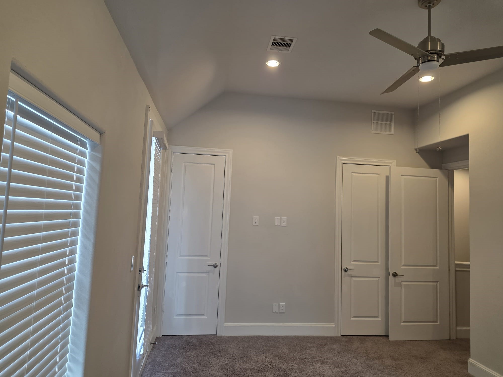 815 Bringhurst Street Houston, TX 77020 - Photo 16 of 19 PRIMARY BATHROOM