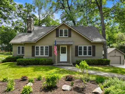 $949,000 | 837 Van Slyke Drive, Fontana, WI 53125