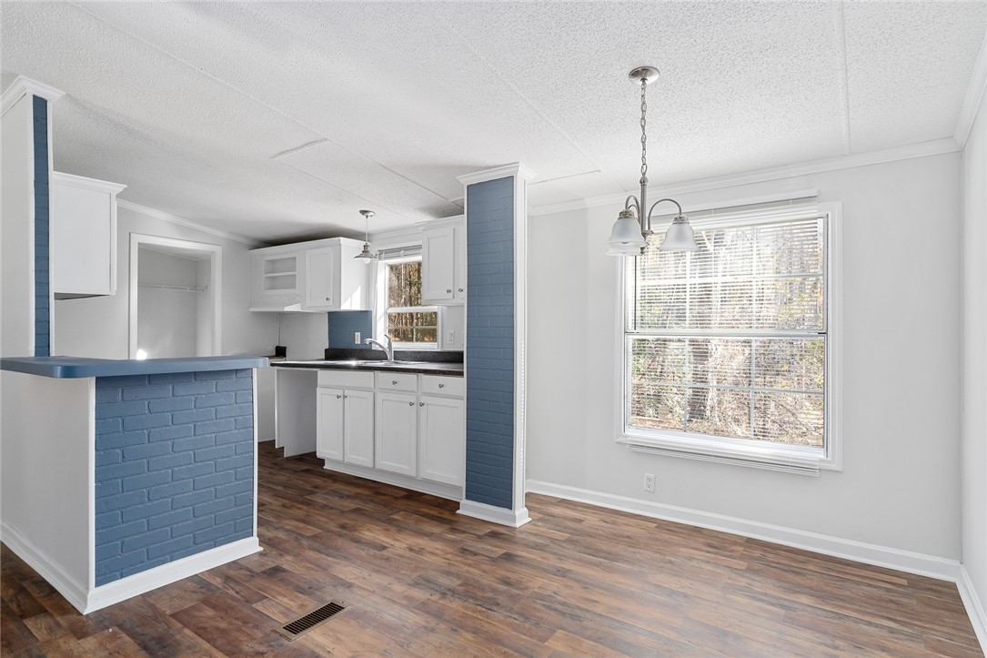 427 Lawson Road Anderson, SC 29621 - Photo 8 of 25