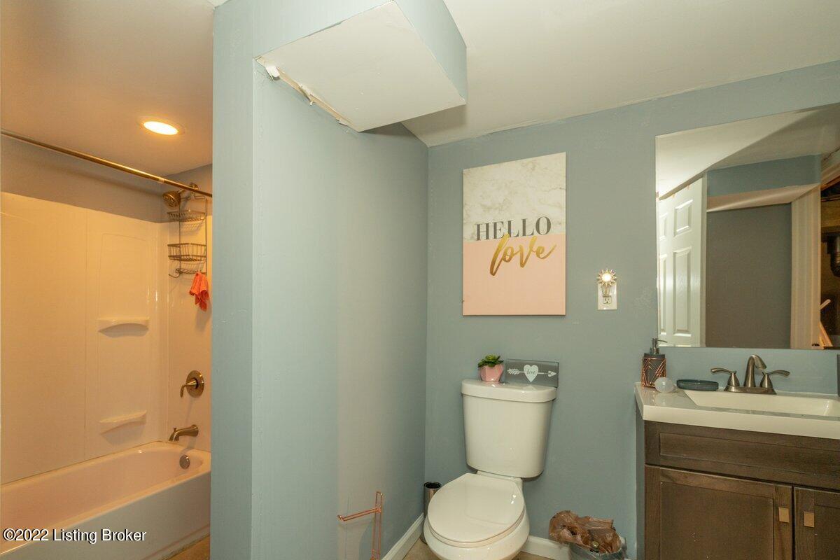 5503 Mcdeane Road Louisville, KY 40216 - Photo 20 of 28 Basement full bath
