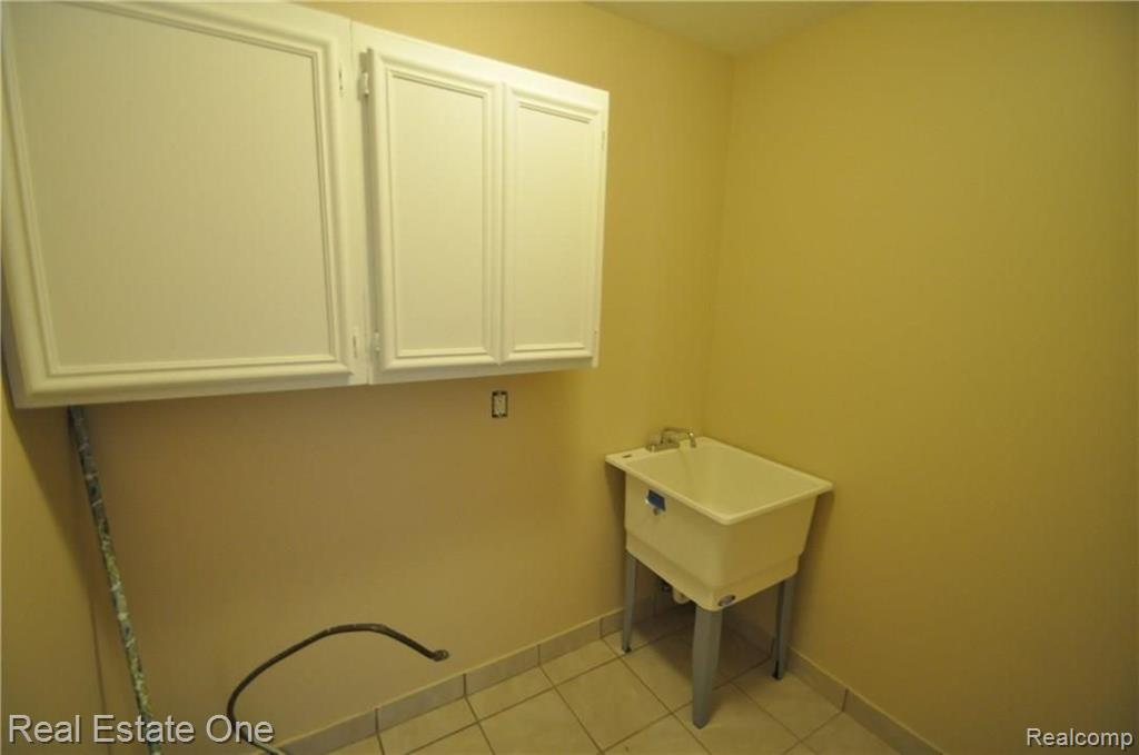 870 Dahlia Lane Rochester Hills, MI 48307 - Photo 29 of 35