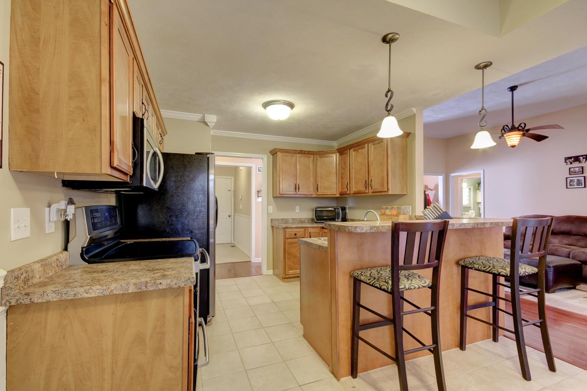 232 Cheshire Road Clarksville, TN 37043 - Photo 7 of 23 Kitchen has lots of cabinet space plus breakfast bar.