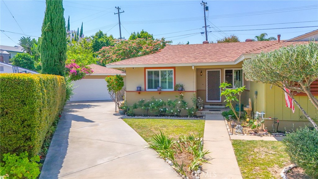 14537 Gandesa Road La Mirada, CA 90638 - Photo 3 of 41 Front Driveway to Rear
