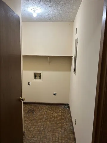 a view of utility room