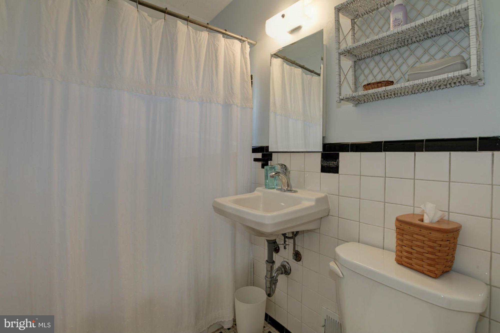 1307 Dilston Road Silver Spring, MD 20903 - Photo 18 of 30 Bath