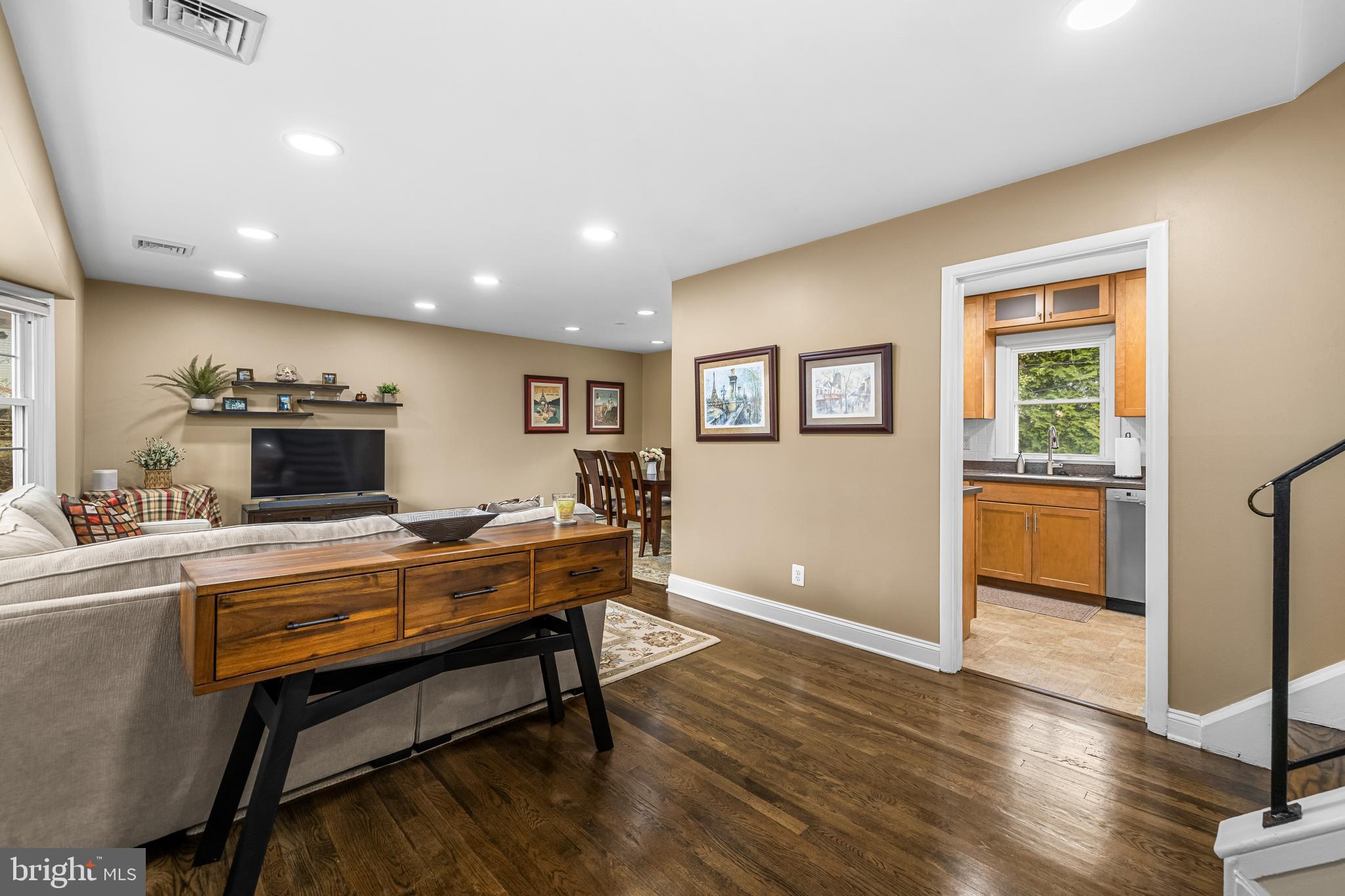 707 Shelley Road Towson, MD 21286 - Photo 6 of 46