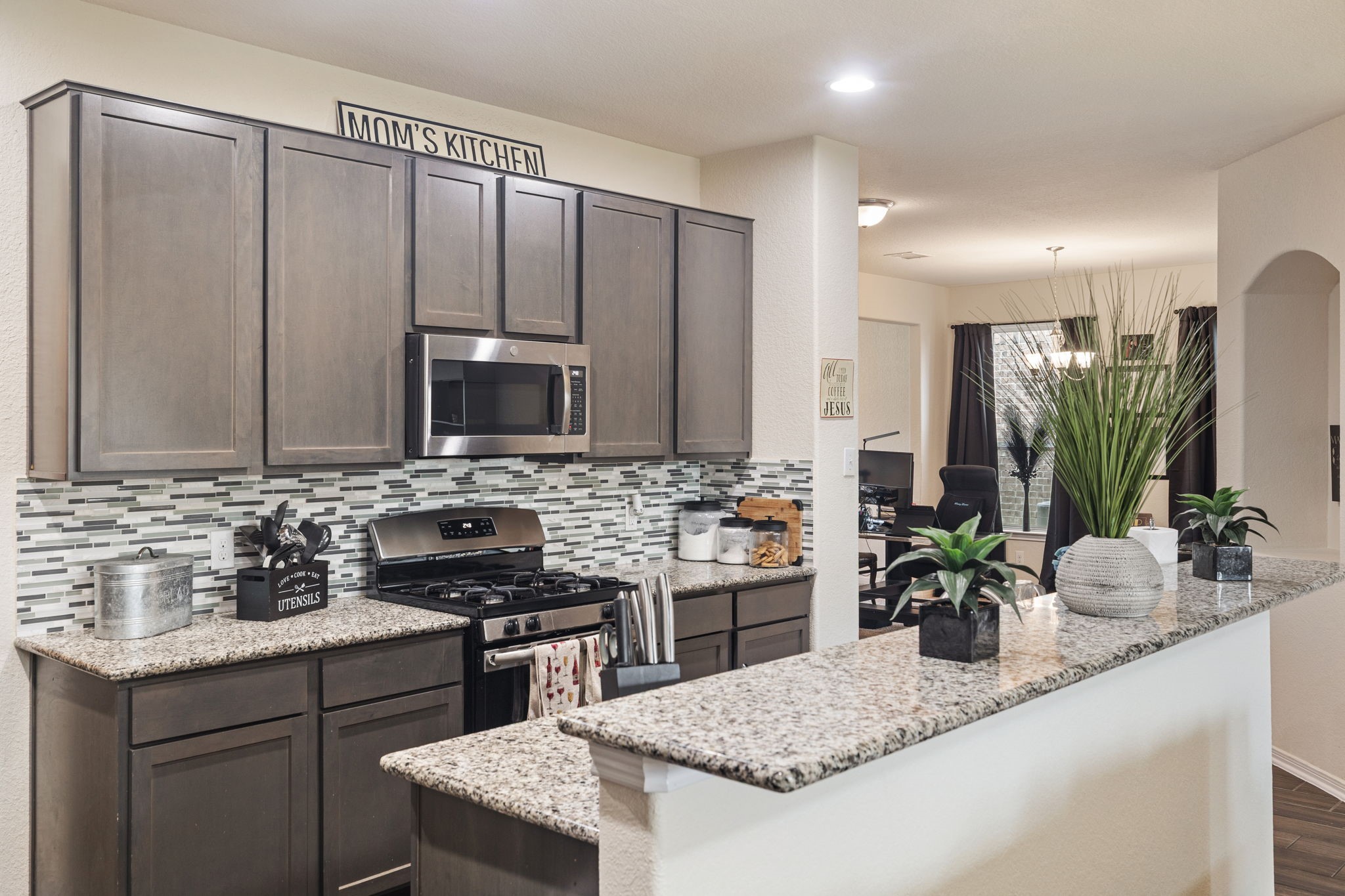 29322 Fair Sky Trail Spring, TX 77386 - Photo 9 of 26 Kitchen – Alternate View / Breakfast Bar