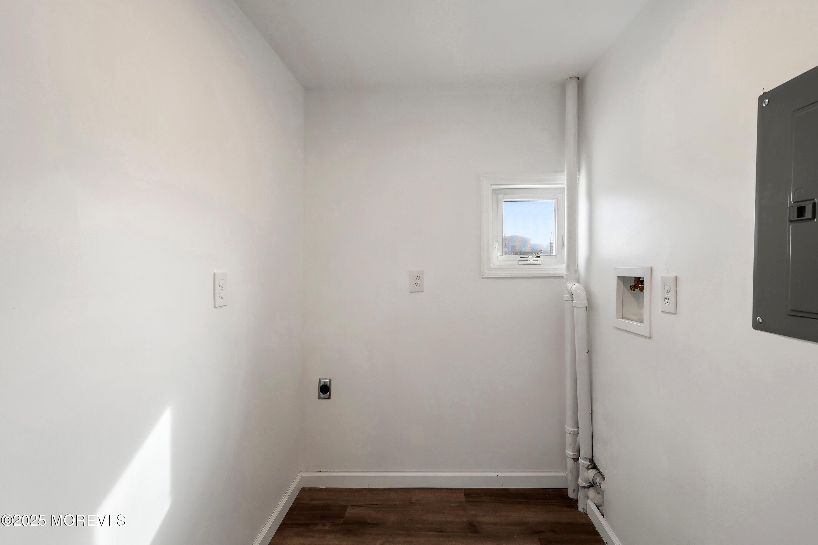 202 Heron Road Tuckerton, NJ 08087 - Photo 27 of 28 41-Laundry 1B