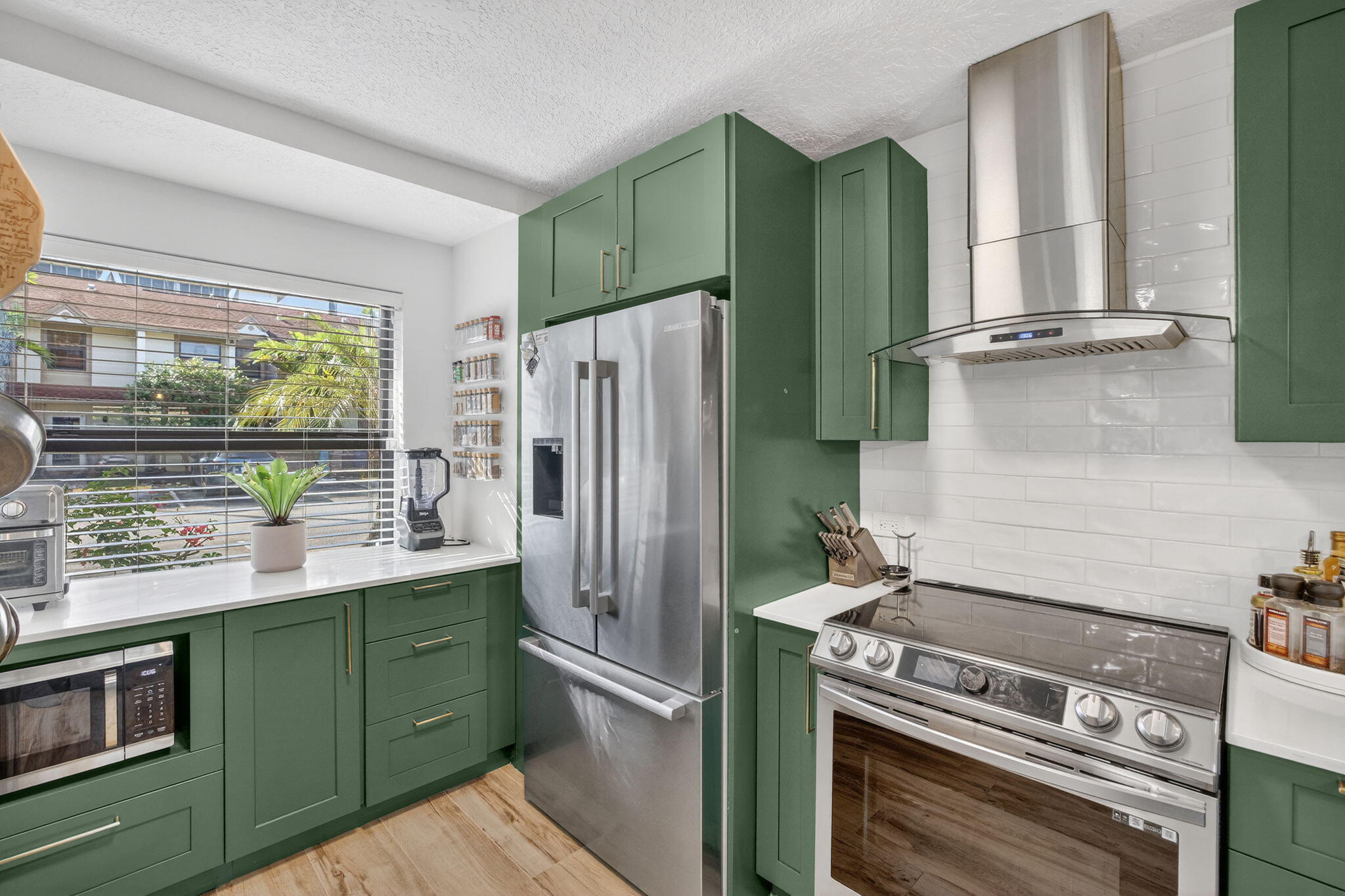 237 City View Drive, Unit 237 Fort Lauderdale, FL 33311 - Photo 14 of 81 a kitchen with a refrigerator and a sink