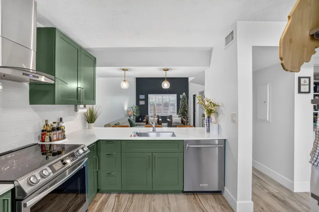 $575,000 | 237 City View Drive, Unit 237, Fort Lauderdale, FL 33311