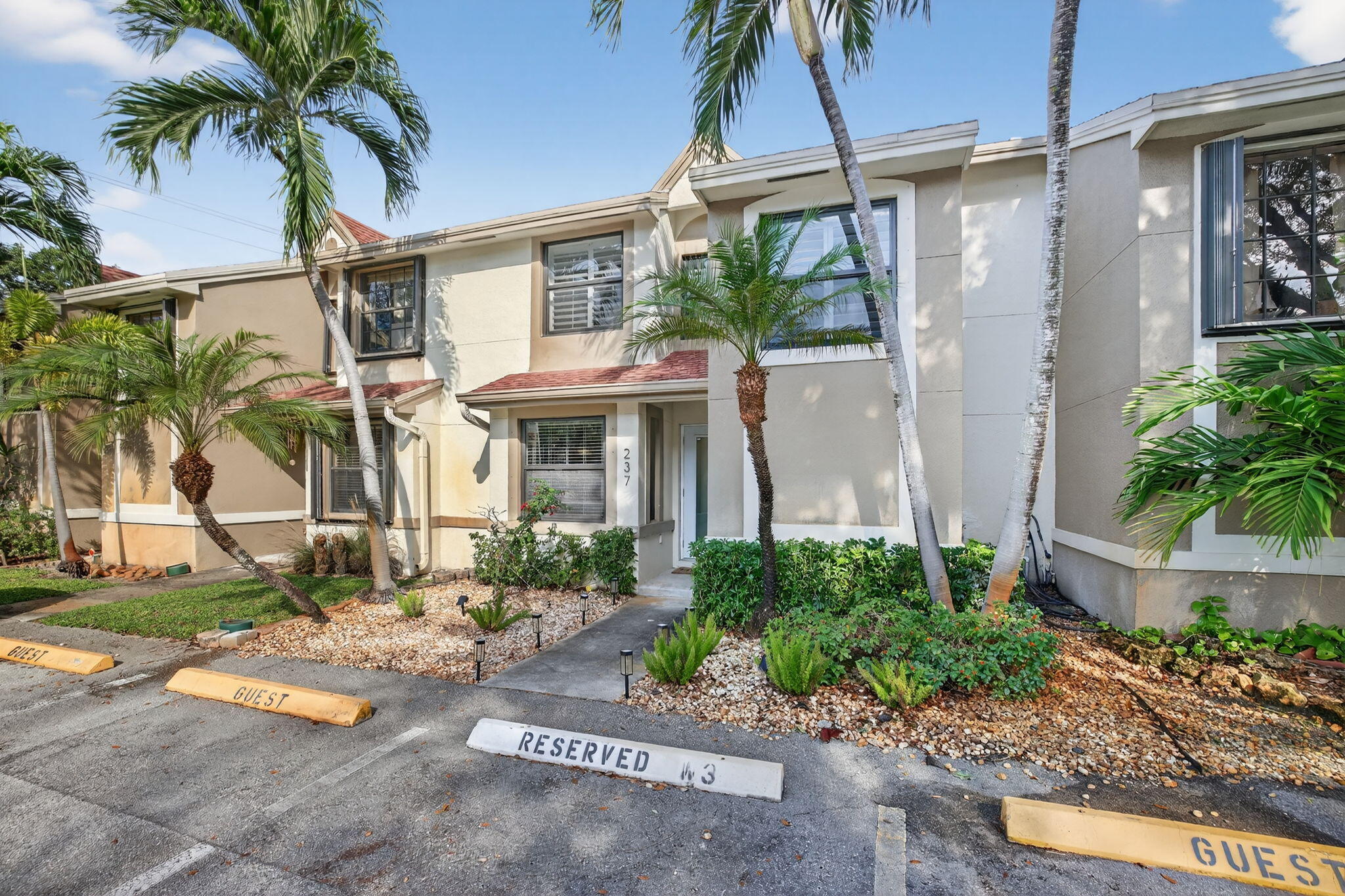 237 City View Drive, Unit 237 Fort Lauderdale, FL 33311 - Photo 2 of 81 a view of a chair and tables in the patio